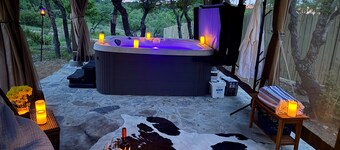 Hill Country Yurt | Hot Tub Fast WiFi Near Austin