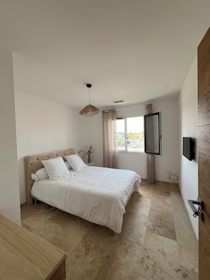 3 bedrooms, iron/ironing board, travel crib, free WiFi
