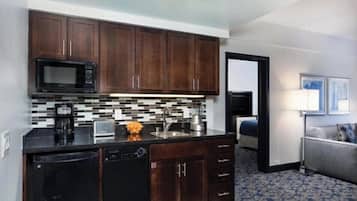 Fridge, microwave, dishwasher, coffee/tea maker