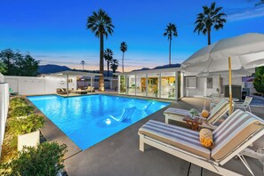 Outdoor pool, a heated pool - Incredible location-Old Town La Quinta/large yard (La Quinta)