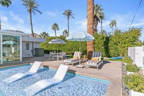 Outdoor dining - Incredible location-Old Town La Quinta/large yard (La Quinta)