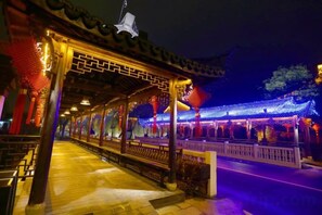 Unclassified image, 3 of 27, button - Wuzhen Flower House (Tongxiang)