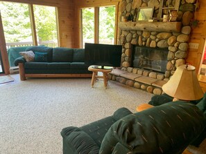 Télévision, cheminée