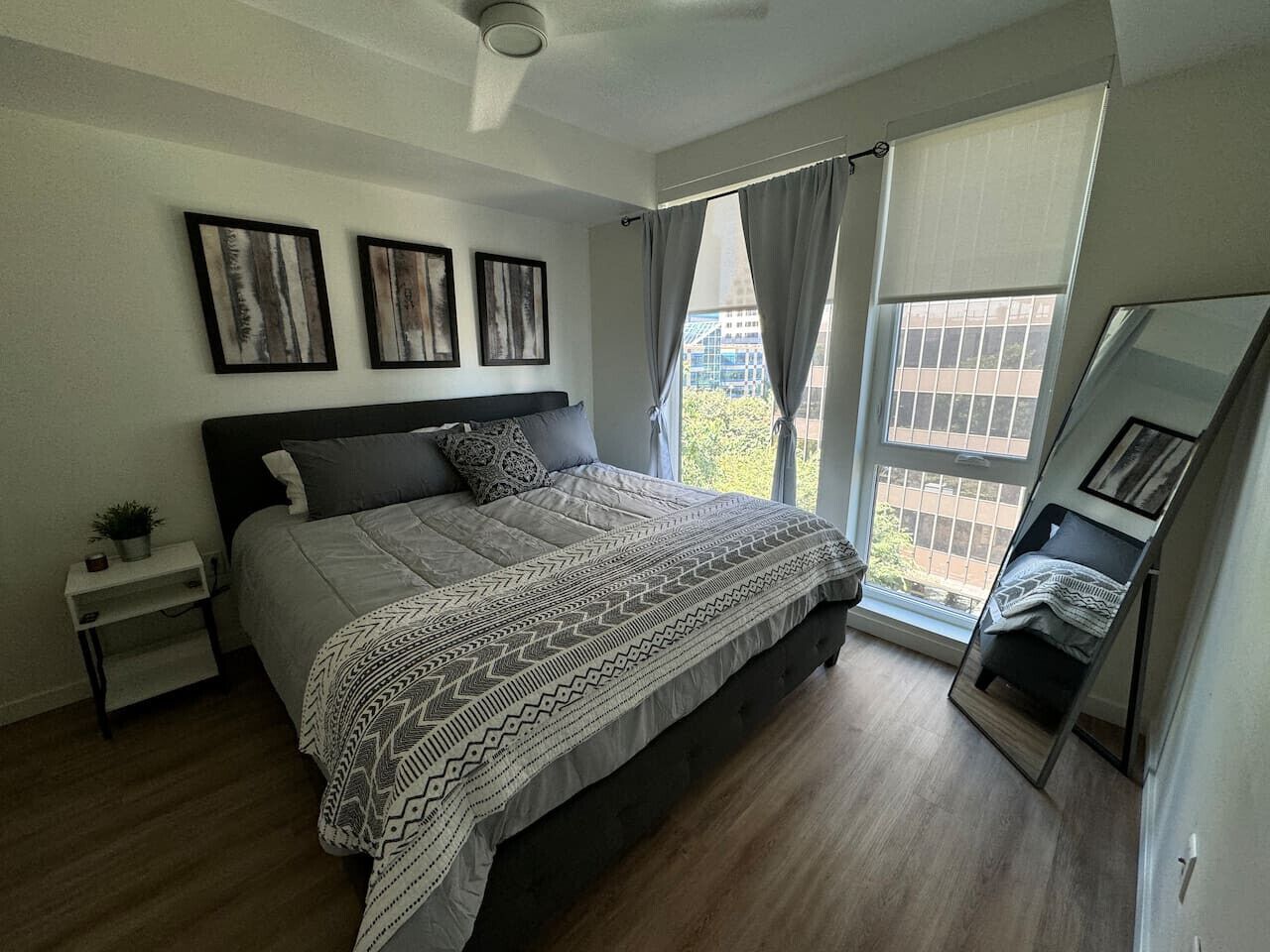 2 bedrooms, desk, iron/ironing board, WiFi