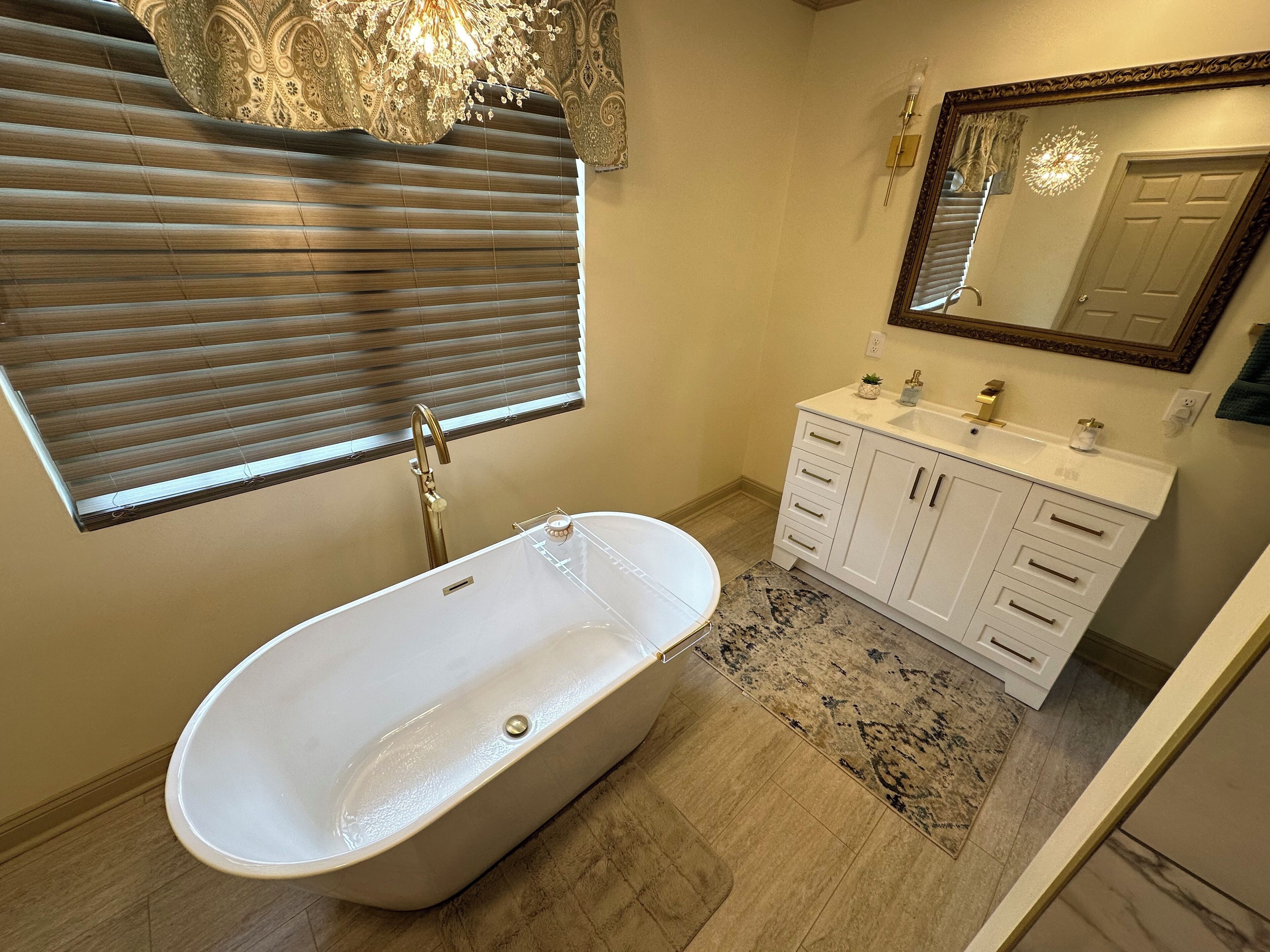 Dusche, Haartrockner, Handtücher, Toilettenpapier