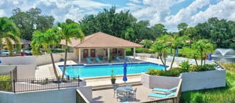 Pool, pond and paradise cottage at PGA National!