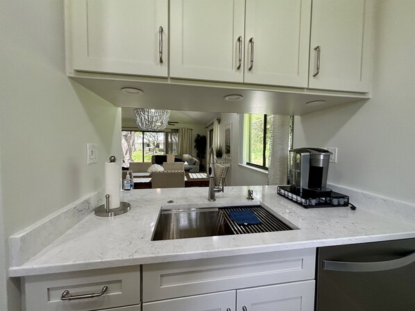 冰箱、微波炉、烤箱、炉灶