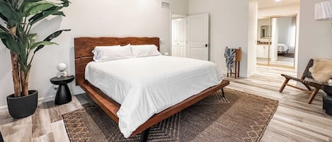 3 bedrooms, desk, iron/ironing board, free WiFi
