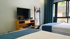 A hotel room with two beds, a TV on a stand, a shoe rack, and a view of the outside. - Zhoushan Dongji Yanduo Homestay (Dongfushan Branch) (Zhoushan)