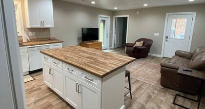 NEWLY Remodeled Private 2-bedroom mountain house in beautiful Murphy