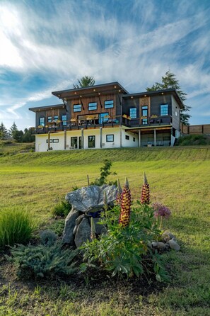 Exterior - Modern Chalet ADU with Hot Tub, Fire Pit & EV Charger (Sequim)