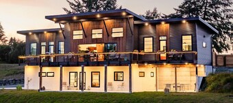 Modern Chalet ADU with Hot Tub, Fire Pit & EV Charger