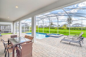 Outdoor dining - Champions Gate Resort Home w BBQ Pool  (Davenport)