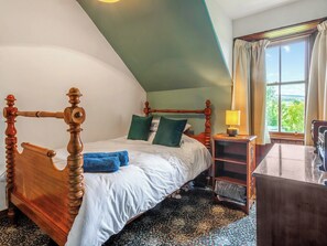 5 bedrooms, free WiFi, bed sheets