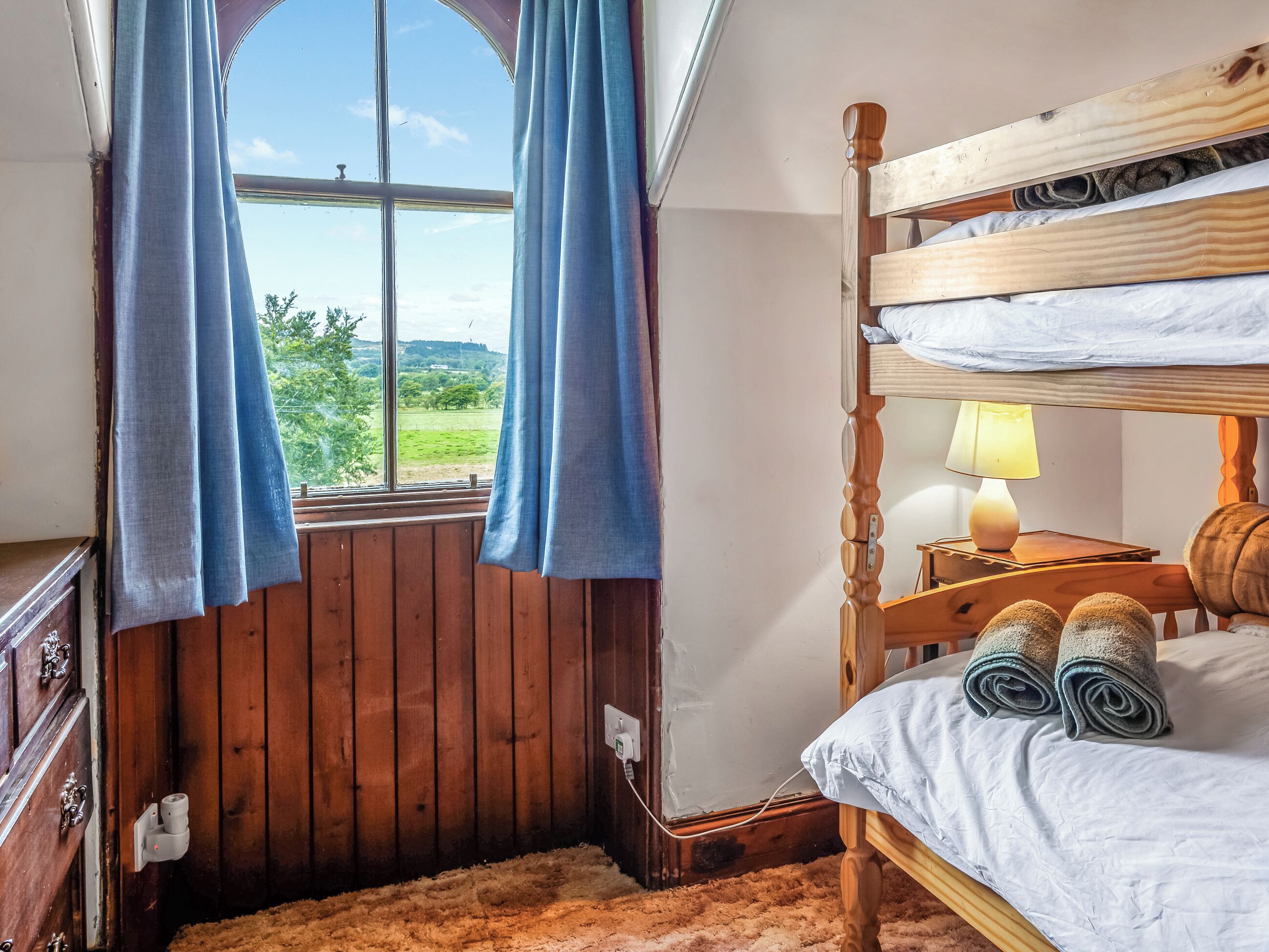 5 bedrooms, free WiFi, bed sheets