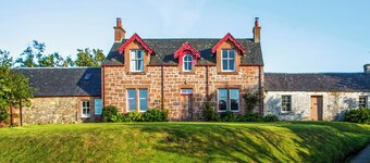 5 bedroom accommodation in Blackwaterfoot