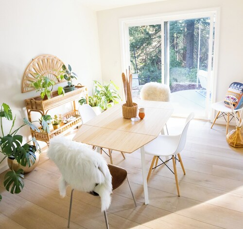 Secluded Forest Retreat, Saltwater Hot Tub, On-site Experiences, Minutes to Town