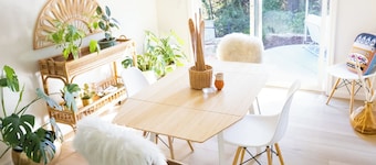 Secluded Forest Retreat, Saltwater Hot Tub, On-site Experiences, Minutes to Town