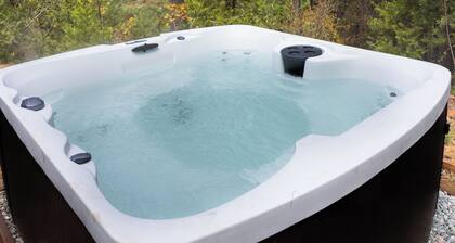 Saltwater Hot Tub, Forest Retreat, Town + Tahoe