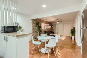 Interior - Walkable Dtwn 2B Getaway | Sleeps 6 | Pool, Prkg (Austin)