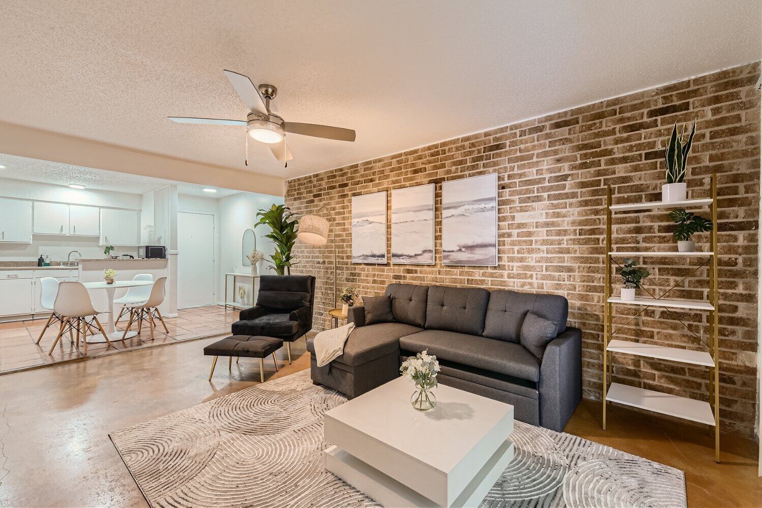 Walkable Dtwn 2b Getaway | Sleeps 6 | Pool, Prkg - Austin, TX
