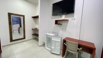 Economy Triple Room | Free WiFi, bed sheets