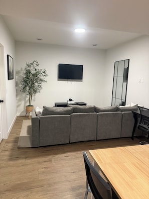 Smart TV - Cozy two bedroom suite in South West Calgary (Calgary)