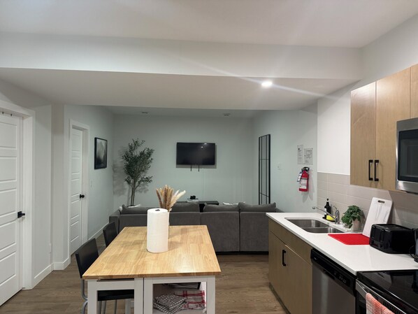 Fridge, microwave, oven, stovetop - Cozy two bedroom suite in South West Calgary (Calgary)