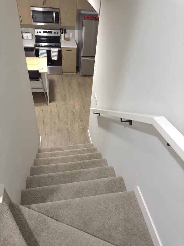 Interior - Cozy two bedroom suite in South West Calgary (Calgary)