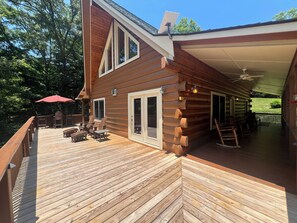 Terrace/patio - Franklin Foxfire Cabin - Mountain Views, Fire Pit, Spacious, PS5, Fast WiFi (Franklin)