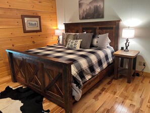 4 chambres, bureau, fer et planche à repasser, lit parapluie