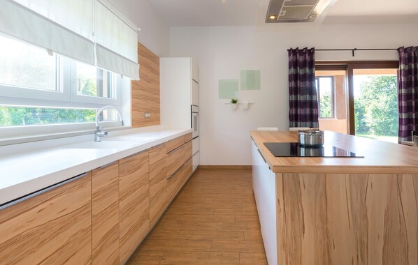 Fridge, oven, stovetop, dishwasher - Beautiful home in Cere (Cere)