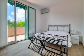 1 bedroom, iron/ironing board, bed sheets - Rainbow House in Milan (Milano)