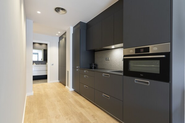 Fridge, oven, dishwasher, coffee/tea maker