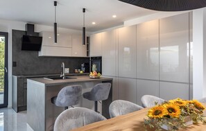 Fridge, oven, stovetop, dishwasher - Nice home in Kostrena (Kostrena)