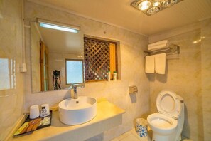 Bathroom - Flowers Hotel (Lijiang)