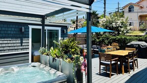 A deck with a hot tub, outdoor seating, and a pergola. - South Park Hideaway (San Diego)