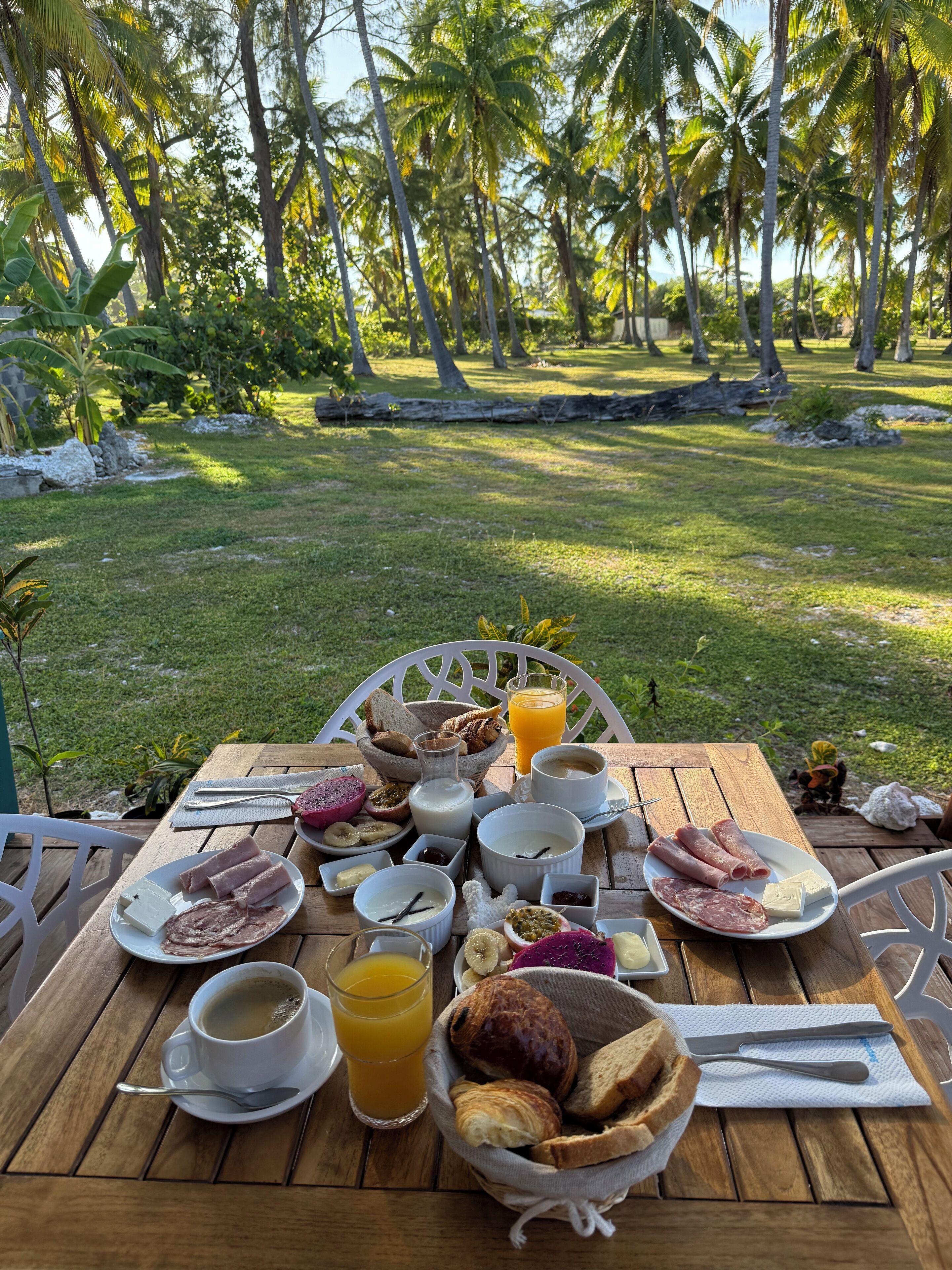 Daily continental breakfast (XPF 2500 per person)