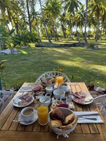 Desayuno continental diario (XPF 2500 por persona)