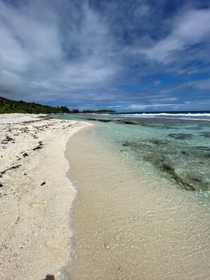 Beach - MOOREA CHILL AND BEACH LODGE (Moorea-Maiao)