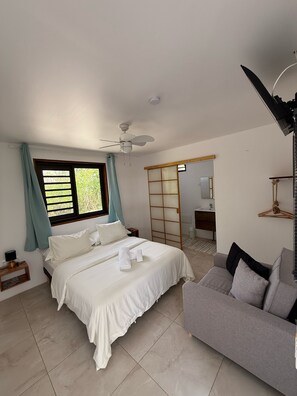 Comfort Single Room | Down comforters, in-room safe, blackout drapes, iron/ironing board - MOOREA CHILL AND BEACH LODGE (Moorea-Maiao)