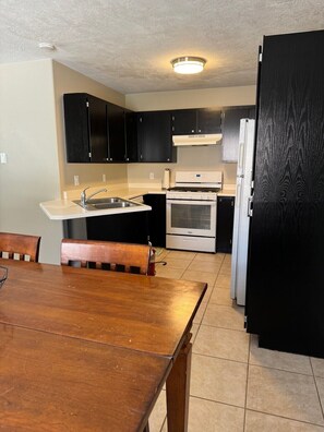 Private kitchen - Freshly Updated House Near Campus (Cedar City)