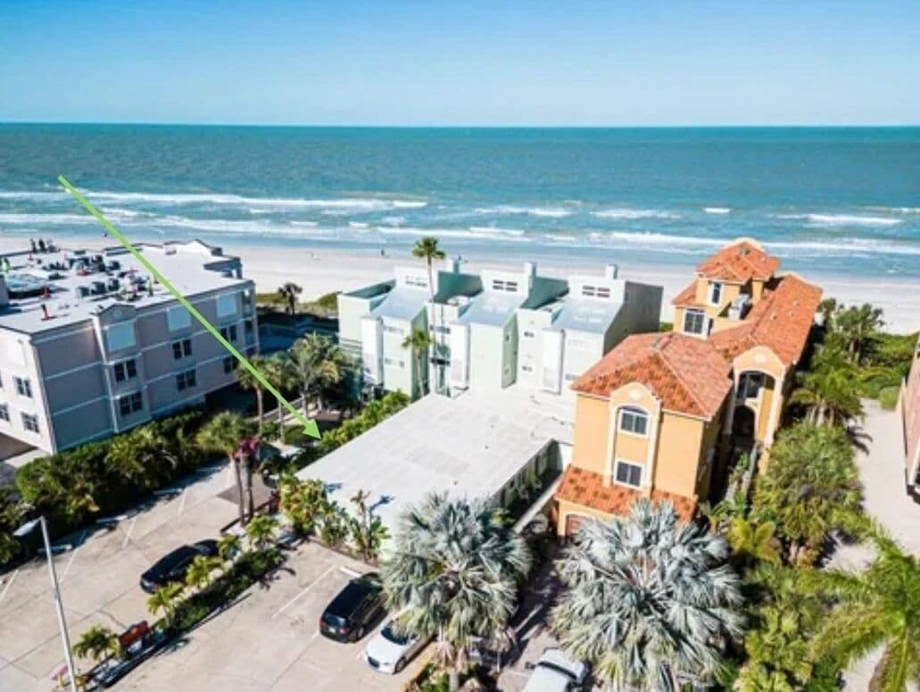 Romantic Indian Shores getaway in a quiet 1/1 condo just steps from the shore.