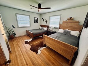 3 bedrooms, desk, iron/ironing board, free WiFi