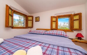 1 bedroom, free WiFi, bed sheets