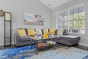 Smart-TV, Kamin, Bücher