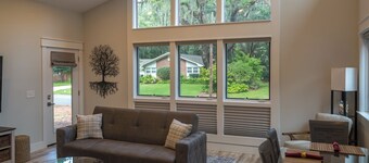 New 1250sqft stylish 2bd 2bth cottage AC/WiFi full kitch sunny St. Simons Island