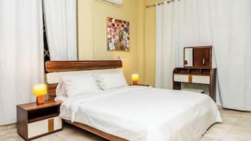 Habitación doble clásica, vista al patio | 2 habitaciones, ropa de cama de alta calidad y camas con pillow-top