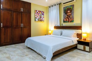 Classic-Doppelzimmer, Blick auf den Innenhof | 2 Schlafzimmer, hochwertige Bettwaren, Pillowtop-Betten, Minibar