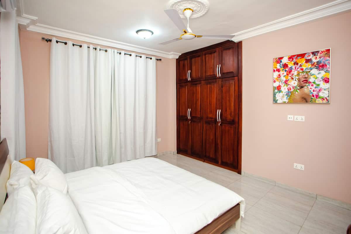 2 phòng ngủ, bộ đồ giường cao cấp, nệm có lớp đệm bông, minibar